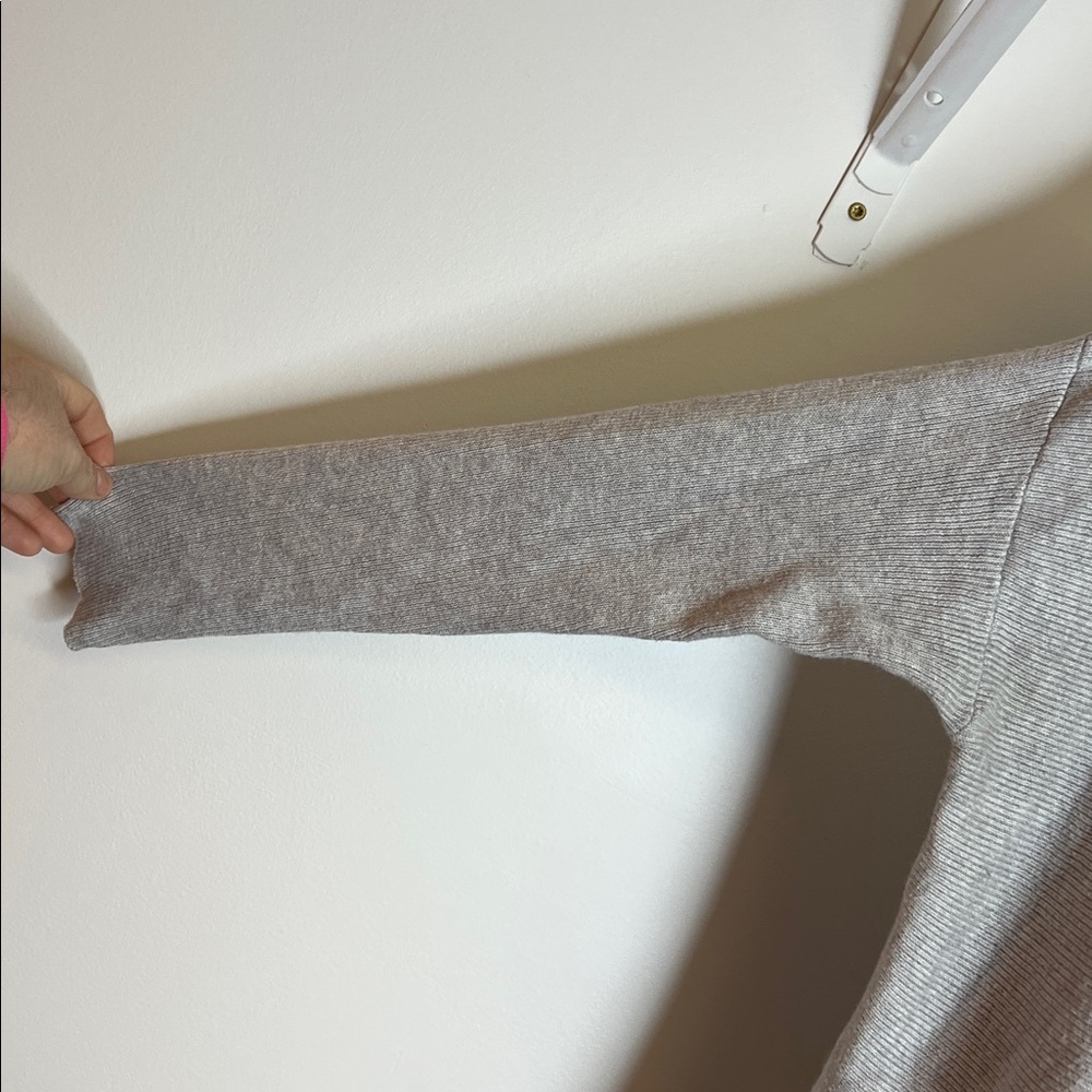 Seek the Label Gray V-Neck Sweater- M - Picture 3 of 5